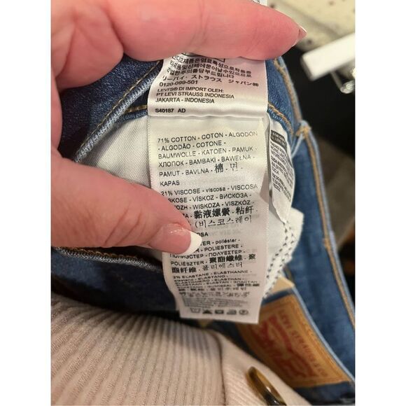 Levi’s High-Rise Shorts Slim Hip Sz 2/ 26 NWT - Picture 7 of 7